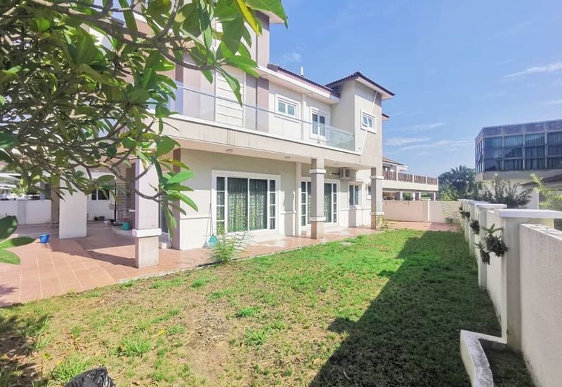 Freehold Double Storey Bungalow house for Sale at Bandar Seri Botani 