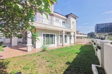 Freehold Double Storey Bungalow house for Sale at Bandar Seri Botani 