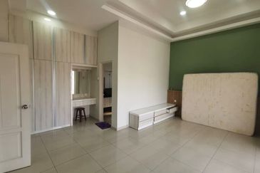 Freehold Double Storey Bungalow house for Sale at Bandar Seri Botani 