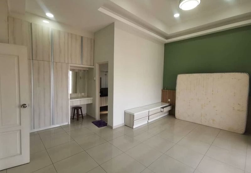 Freehold Double Storey Bungalow house for Sale at Bandar Seri Botani 