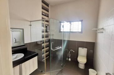 Freehold Double Storey Bungalow house for Sale at Bandar Seri Botani 