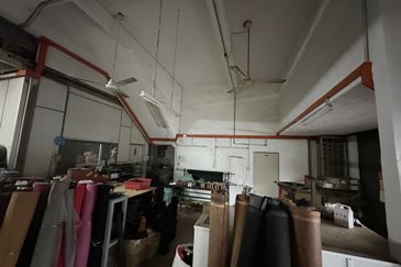 1.5 Storey Factory/Warehouse for sale at Menglembu | Below Market Value