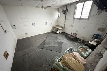 1.5 Storey Factory/Warehouse for sale at Menglembu | Below Market Value