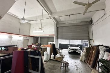 1.5 Storey Factory/Warehouse for sale at Menglembu | Below Market Value
