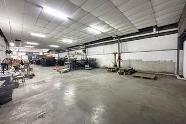 1.5 Storey Factory/Warehouse for sale at Menglembu | Below Market Value