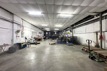 1.5 Storey Factory/Warehouse for sale at Menglembu | Below Market Value