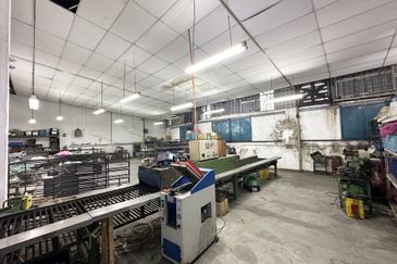 1.5 Storey Factory/Warehouse for sale at Menglembu | Below Market Value