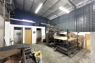 1.5 Storey Factory/Warehouse for sale at Menglembu | Below Market Value