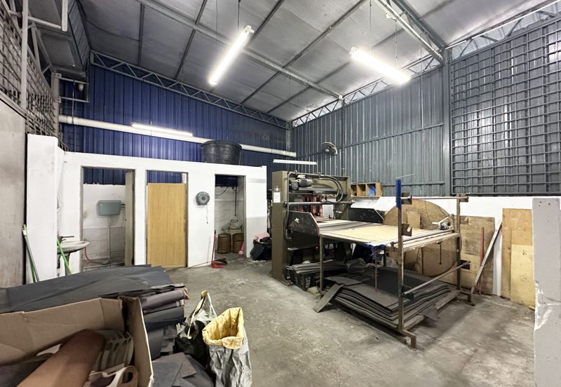 1.5 Storey Factory/Warehouse for sale at Menglembu | Below Market Value