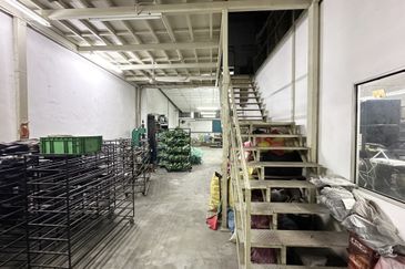 1.5 Storey Factory/Warehouse for sale at Menglembu | Below Market Value