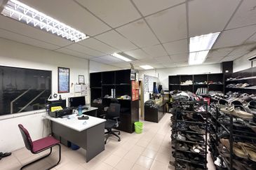 1.5 Storey Factory/Warehouse for sale at Menglembu | Below Market Value