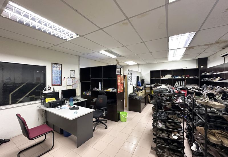 1.5 Storey Factory/Warehouse for sale at Menglembu | Below Market Value