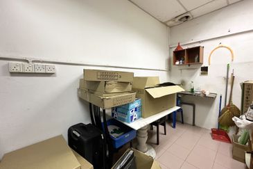 1.5 Storey Factory/Warehouse for sale at Menglembu | Below Market Value