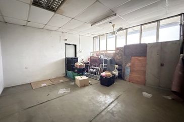 1.5 Storey Factory/Warehouse for sale at Menglembu | Below Market Value