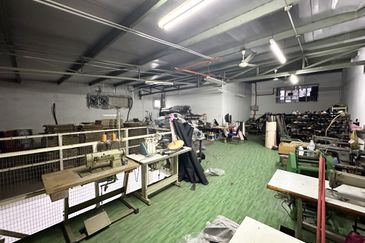 1.5 Storey Factory/Warehouse for sale at Menglembu | Below Market Value