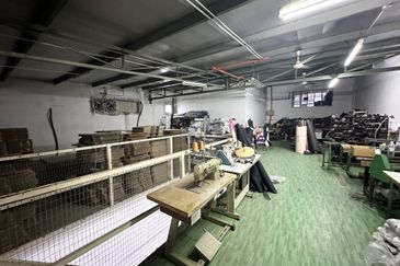 1.5 Storey Factory/Warehouse for sale at Menglembu | Below Market Value