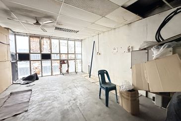 1.5 Storey Factory/Warehouse for sale at Menglembu | Below Market Value