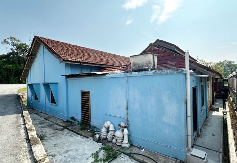 Kuala Kangsar Commercial Land Facing Main Road with Houses for Sale