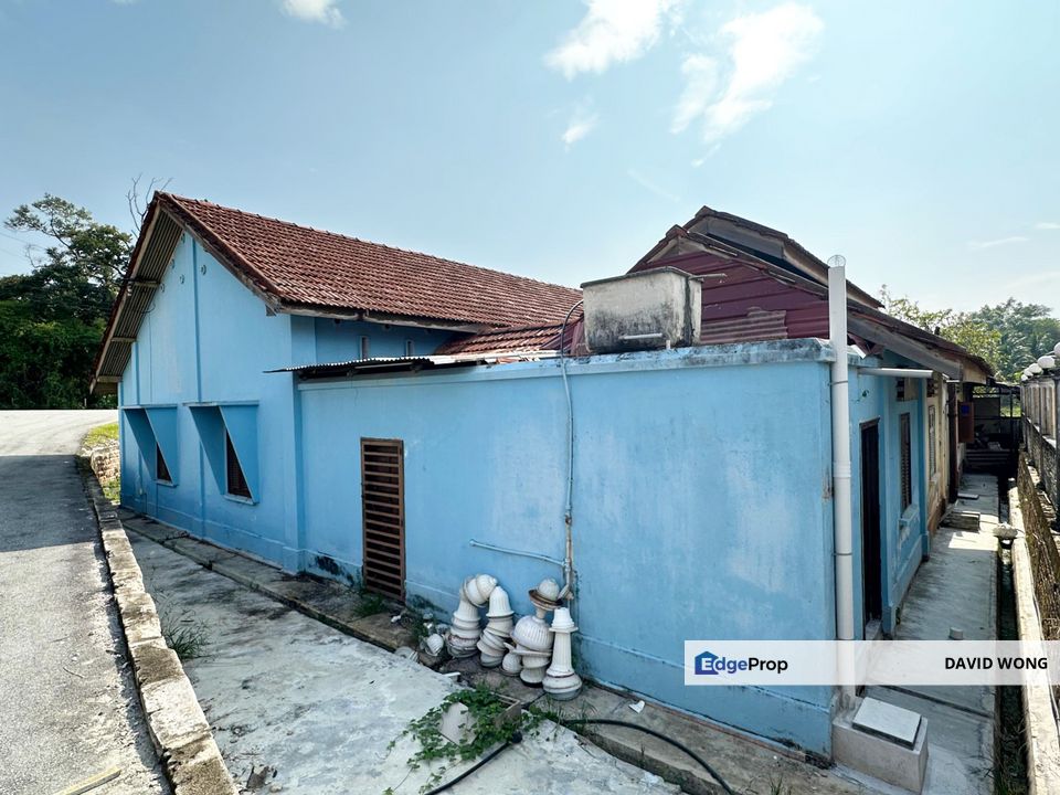 Kuala Kangsar Commercial Land Facing Main Road with Houses for Sale, Perak, Kuala Kangsar