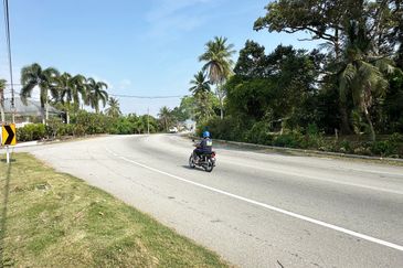 Kuala Kangsar Commercial Land Facing Main Road with Houses for Sale