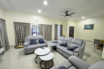 Double Storey Semi Detached House for Sale at Taman Soon Choon. Fully Furnish