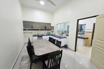 Double Storey Semi Detached House for Sale at Taman Soon Choon. Fully Furnish