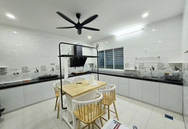 Double Storey Semi Detached House for Sale at Taman Soon Choon. Fully Furnish