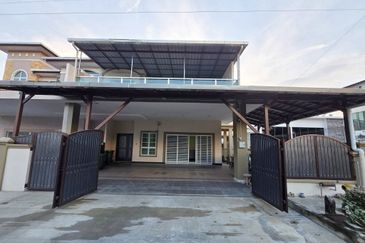 Double Storey Semi Detached House for Sale at Taman Soon Choon. Fully Furnish