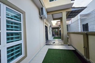 Double Storey Semi Detached House for Sale at Taman Soon Choon. Fully Furnish