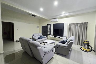 Double Storey Semi Detached House for Sale at Taman Soon Choon. Fully Furnish