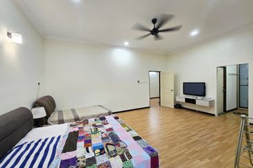 Double Storey Semi Detached House for Sale at Taman Soon Choon. Fully Furnish