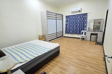 Double Storey Semi Detached House for Sale at Taman Soon Choon. Fully Furnish