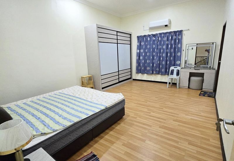 Double Storey Semi Detached House for Sale at Taman Soon Choon. Fully Furnish