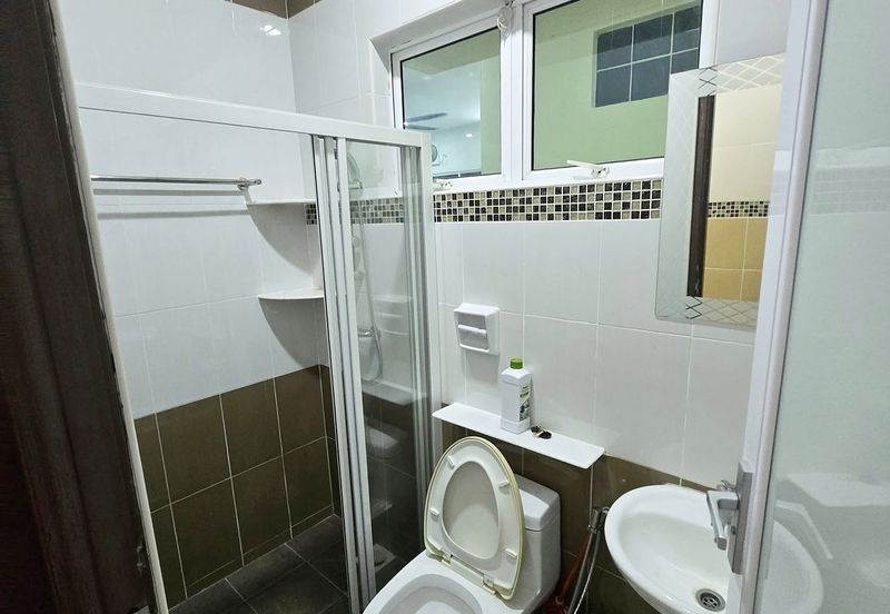 Double Storey Semi Detached House for Sale at Taman Soon Choon. Fully Furnish