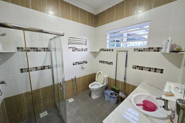 Double Storey Semi Detached House for Sale at Taman Soon Choon. Fully Furnish