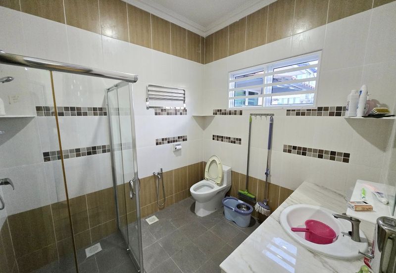 Double Storey Semi Detached House for Sale at Taman Soon Choon. Fully Furnish