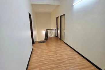 Double Storey Semi Detached House for Sale at Taman Soon Choon. Fully Furnish