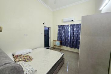 Double Storey Semi Detached House for Sale at Taman Soon Choon. Fully Furnish