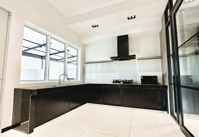 Tigerlane Ipoh 2.5 Storey Semi Detached House for sale. Fully Furnish