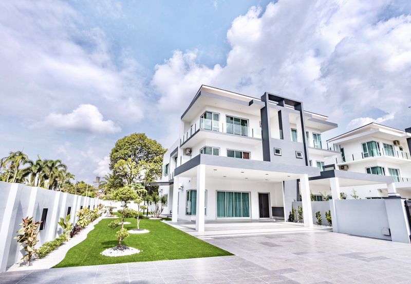 Tigerlane Ipoh 2.5 Storey Semi Detached House for sale. Fully Furnish