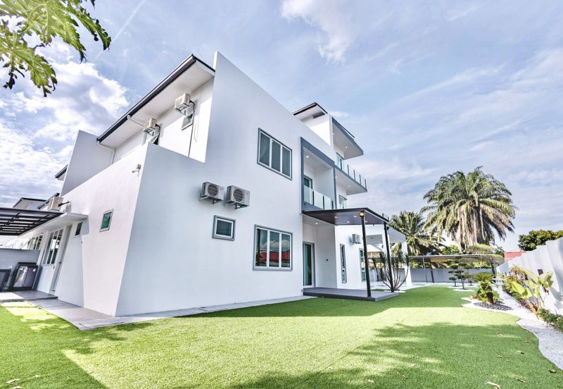 Tigerlane Ipoh 2.5 Storey Semi Detached House for sale. Fully Furnish