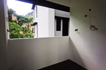 THE COVE HILLSIDE RESIDENCE