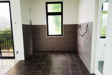 THE COVE HILLSIDE RESIDENCE