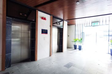 THE COVE HILLSIDE RESIDENCE