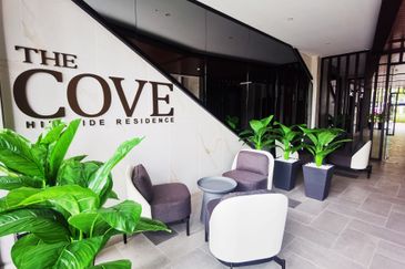 THE COVE HILLSIDE RESIDENCE