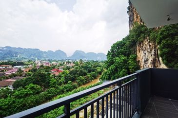 THE COVE HILLSIDE RESIDENCE