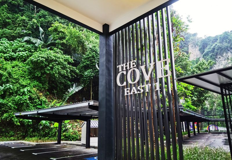 THE COVE HILLSIDE RESIDENCE