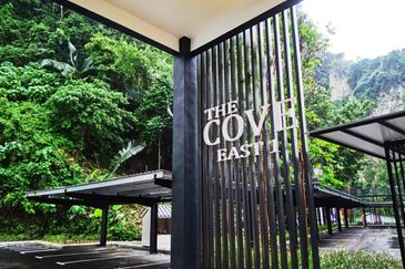 THE COVE HILLSIDE RESIDENCE