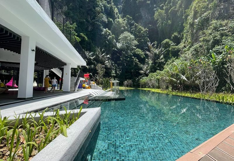 THE COVE HILLSIDE RESIDENCE