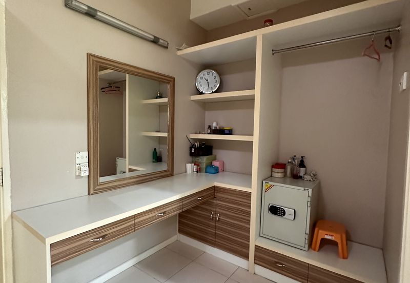 FLORA TROPIKA (THE THOMPSON)